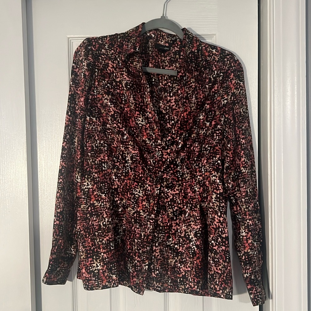East 5th patterned woman’s button down shirt!